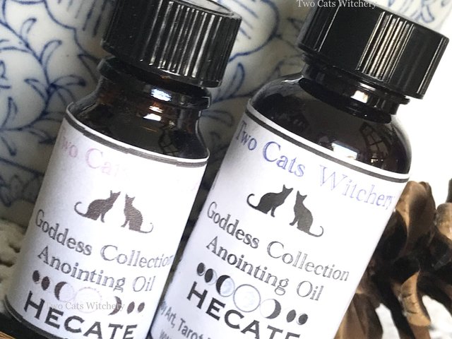 Hekate oil to honor the goddess hecate